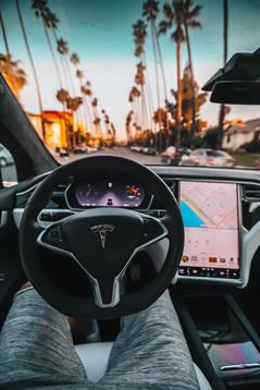 Tesla_steering _ Photo by Roberto Nicks